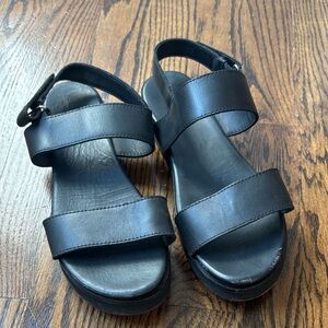 Nisolo Go-To Platform Sandal in Black/Black